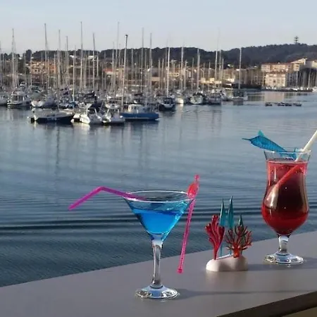 T2 Vue Avec Parking Piscine Tennis Boulodrome Parc Enfants *