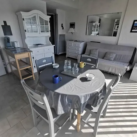 T2 Vue Avec Parking Piscine Tennis Boulodrome Parc Enfants *