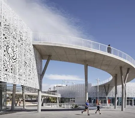 T2 Vue Avec Parking Piscine Tennis Boulodrome Parc Enfants *
