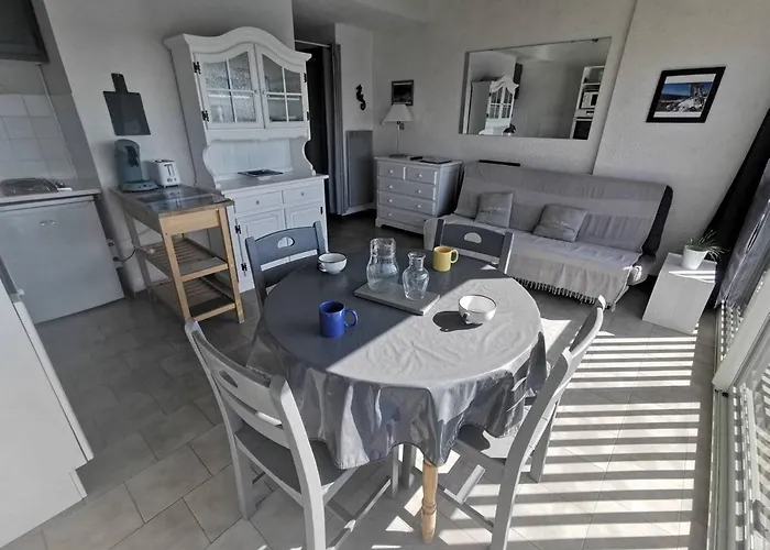 T2 Vue Avec Parking Piscine Tennis Boulodrome Parc Enfants *