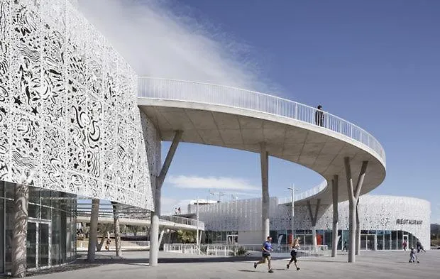 T2 Vue Avec Parking Piscine Tennis Boulodrome Parc Enfants *