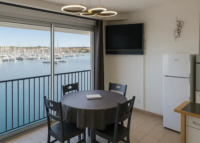 T2 Vue Avec Parking Piscine Tennis Boulodrome Parc Enfants * Agde